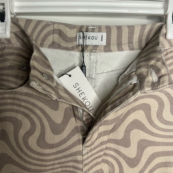 BRAND NEW WITH TAGS GRAPHIC PRINT SHEKOU PANTS🤩 - Picture 3 of 4